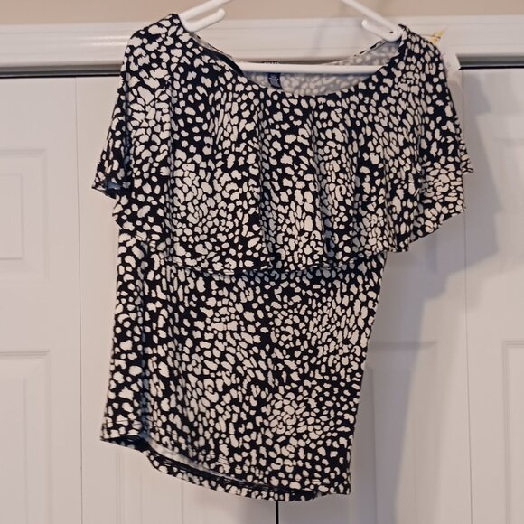 #231 3/$18 - Chaps Black/White Short Sleeve Top Size M - Picture 1 of 6